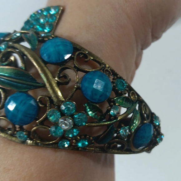 Vintage Hinged Bracelet Fish Blue Stones Brass Beautiful Statement Piece - Picture 6 of 12